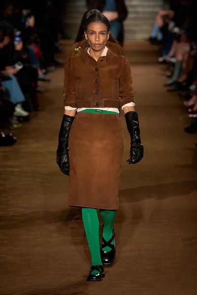 Look 60